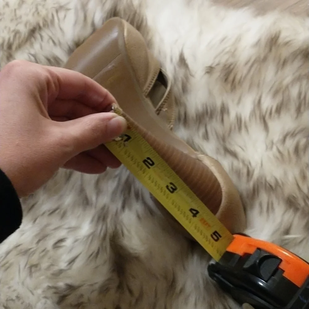 Super cute tan Qupid heels
